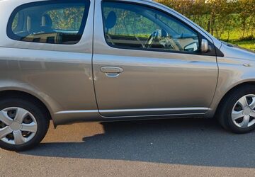 Toyota Yaris 96.000 km 2.490 &euro; Brühl 50321