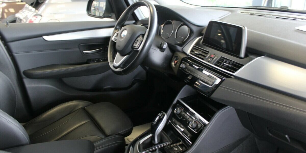 BMW 220 220i Active Tourer Aut. Luxury Line 91.270 km 15.980 &euro; Euskirchen 53881
