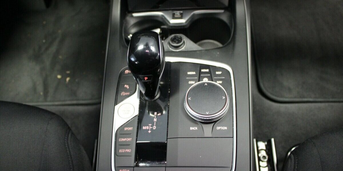 BMW 118i Aut. Advantage - Navi - LED - 49.998 km 21.980 &euro; Euskirchen 53881