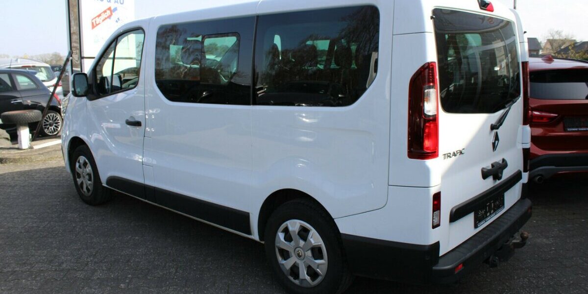 Renault Trafic Blue dCi 150 - 8-Sitzer - AHK - 124.312 km 23.980 &euro; Euskirchen 53881