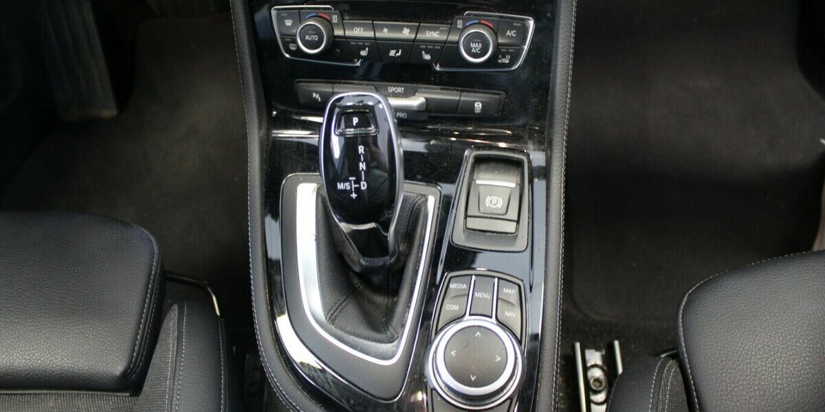 BMW 218 218d Gran Tourer Aut. Sport Line - Navi - LED 69.998 km 22.980 &euro; Euskirchen 53881