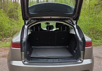 Jaguar E-Pace 50.000 km 24.200 &euro; Jülich-Lich-Steinstrass 52428