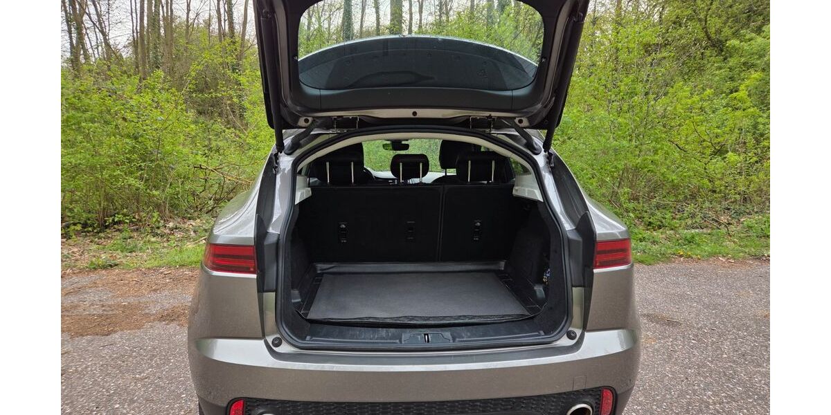 Jaguar E-Pace 50.000 km 24.200 &euro; Jülich-Lich-Steinstrass 52428