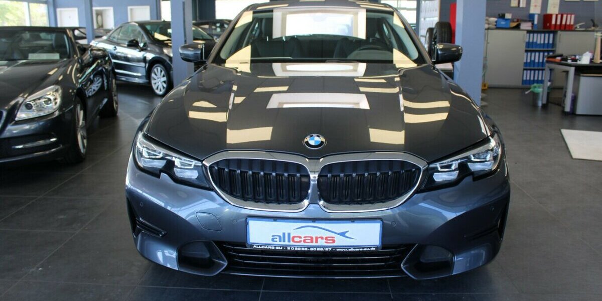 BMW 320 320d Aut. Sport Line 79.450 km 27.980 &euro; Euskirchen 53881