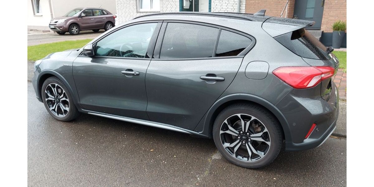 Ford Focus 97.500 km 13.800 &euro; Bergheim 50129