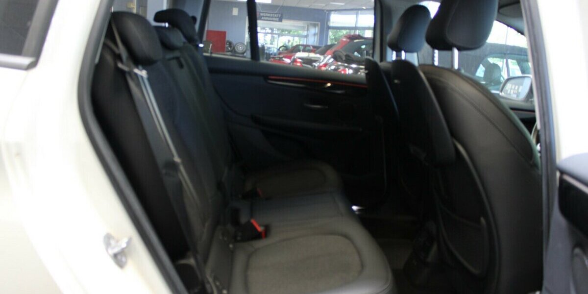 BMW 218 Gran Tourer Aut. Sport Line - Navi - LED - Kam 69.998 km 22.980 &euro; Euskirchen 53881