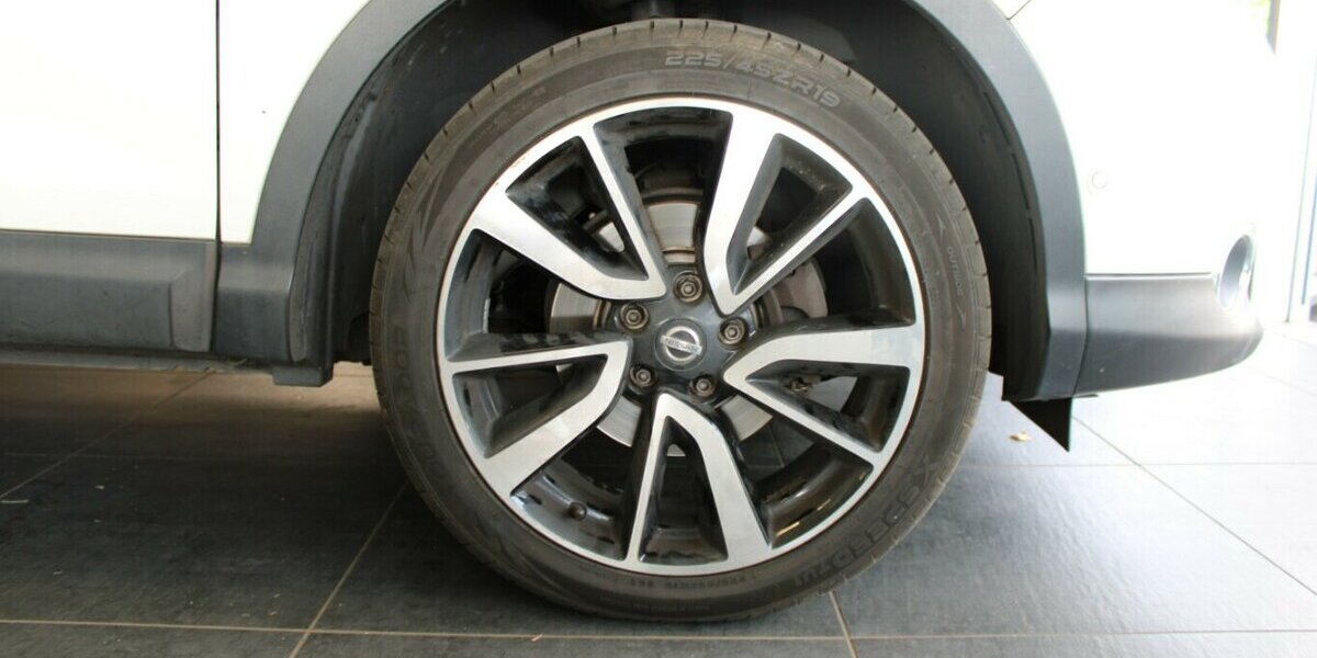 Nissan Qashqai 1.6 DIG-T 360° 4x2 109.771 km 13.980 &euro; Euskirchen 53881