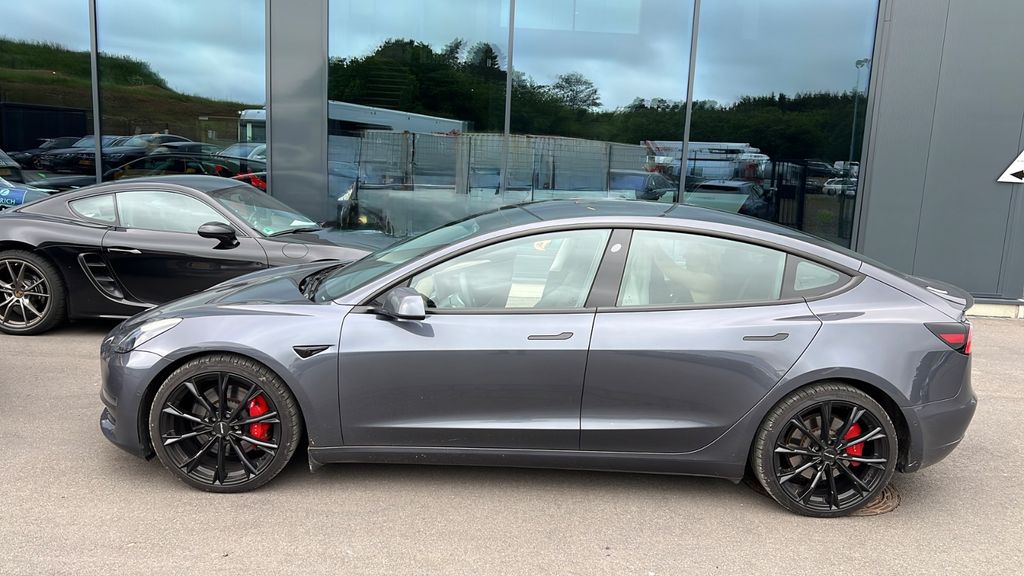 Tesla Model 3 74.000 km 27.100 &euro; Gey 52393