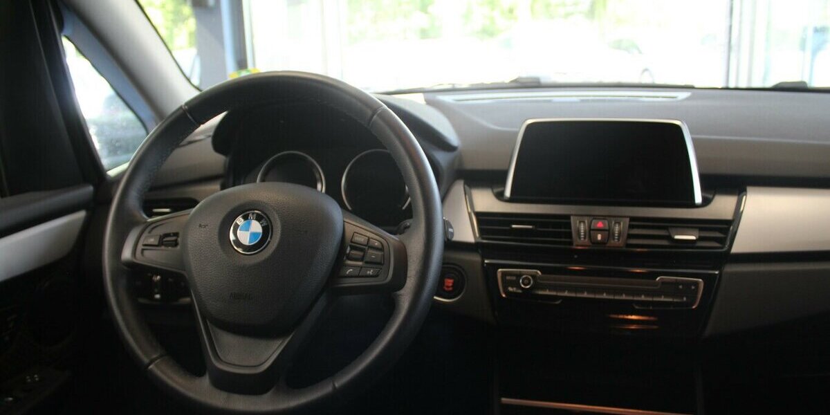 BMW 216 216i Active Tourer - Navi - SHZ - PDC - 1.HAND 61.830 km 15.480 &euro; Euskirchen 53881