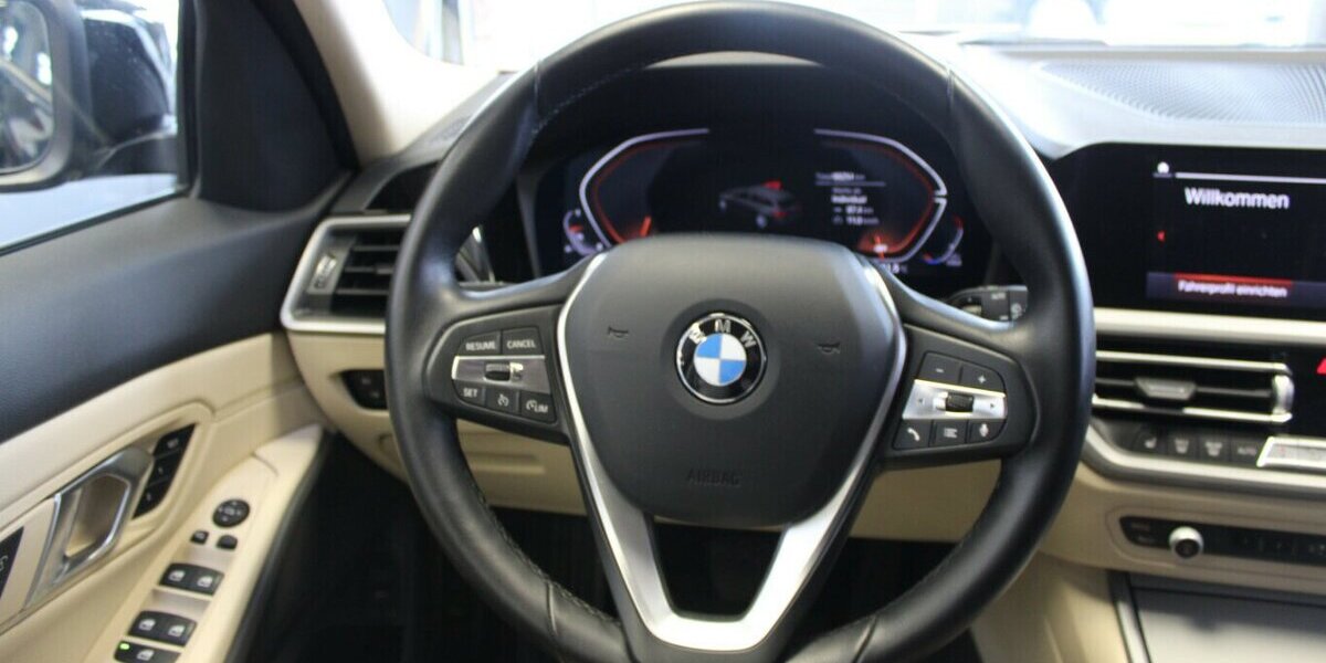 BMW 330 330i xDrive Touring Aut. Advantage 68.255 km 26.980 &euro; Euskirchen 53881