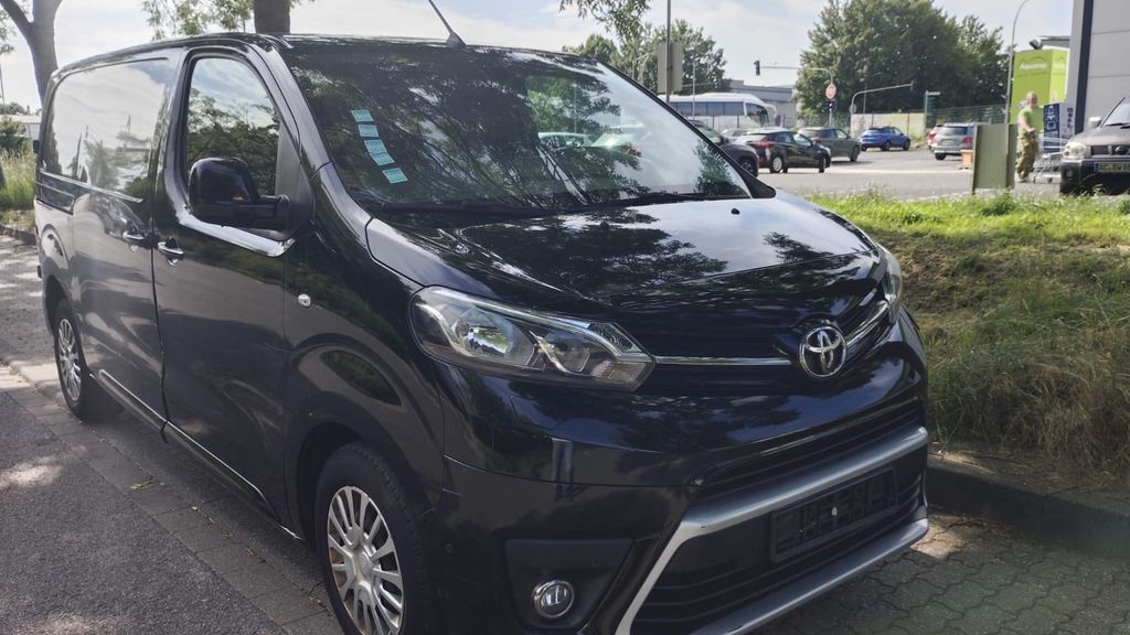 Toyota Proace (Verso) 162.000 km 11.900 &euro; Aachen 52062