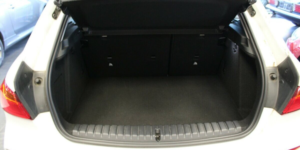 BMW 118 118i Aut. Avantgarde 61.600 km 18.480 &euro; Euskirchen 53881