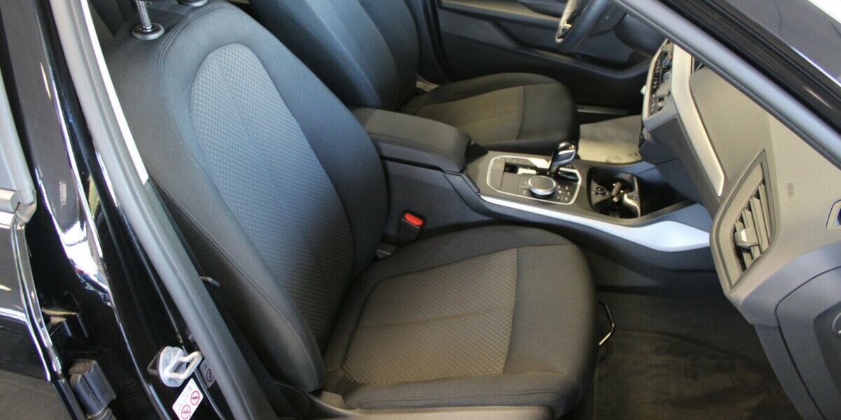 BMW 118 118i Aut. 19.998 km 21.980 &euro; Euskirchen 53881