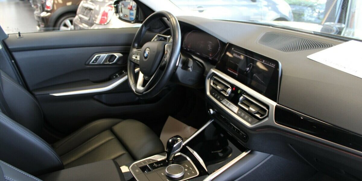 BMW 320 320d Aut. Sport Line 79.450 km 27.980 &euro; Euskirchen 53881