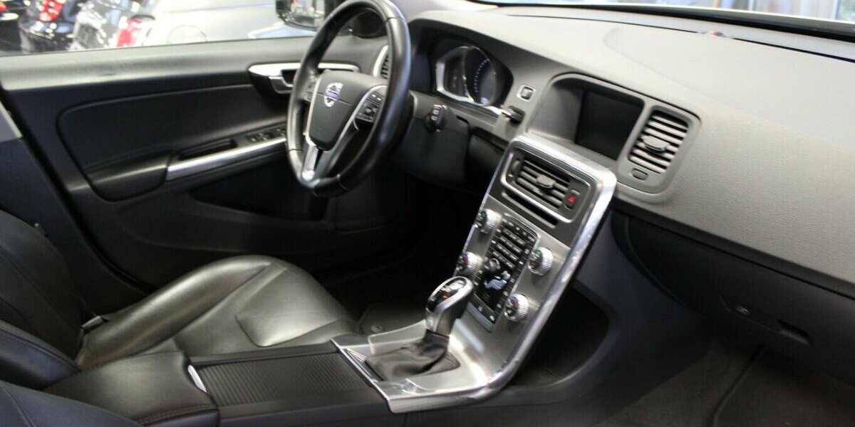 Volvo V60 Cross Country D4 Geartronic Pro - Schiebedach 104.995 km 19.980 &euro; Euskirchen 53881