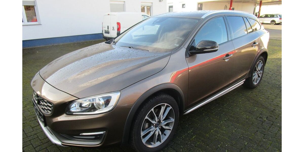 Volvo V60 Cross Country 98.000 km 16.990 &euro; BERGHEIM 50126
