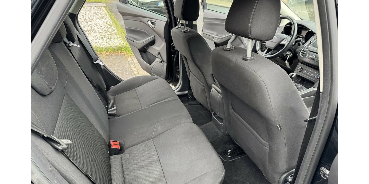 Ford Focus Klima Navi Zahnr.+Wa.-PumpeNeu SR+WR 1.Hd. 115.000 km 6.900 &euro; Erftstadt 50374