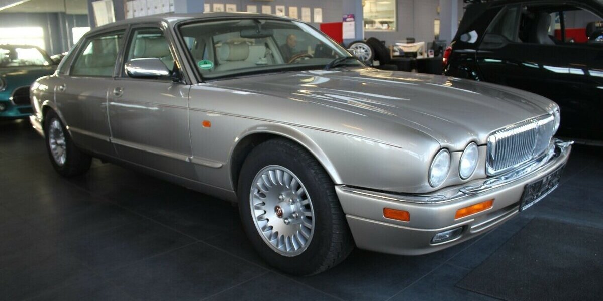 Jaguar Daimler Six 4.0 Lang - Automatik - Schiebedach - 119.865 km 19.980 &euro; Euskirchen 53881