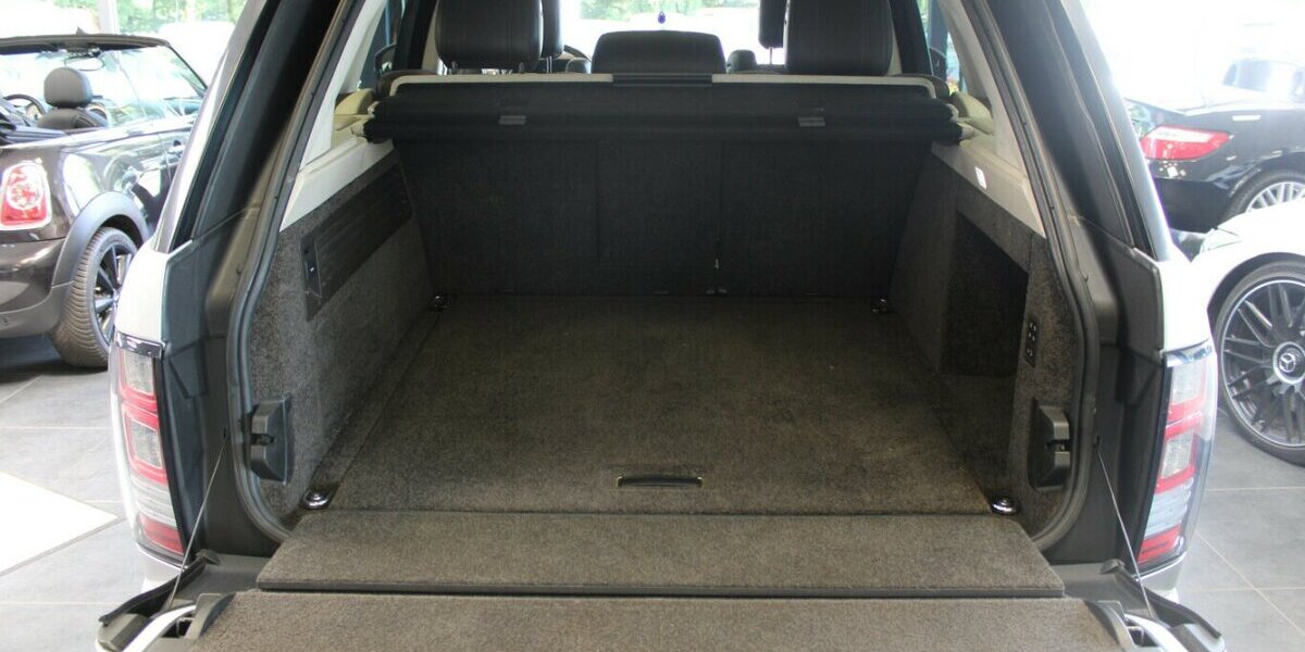 Land Rover Range Rover 4.4 SDV8 Vogue 182.940 km 25.980 &euro; Euskirchen 53881