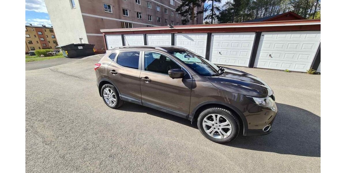 Nissan Qashqai 96.000 km 11.990 &euro; Jülich 52428