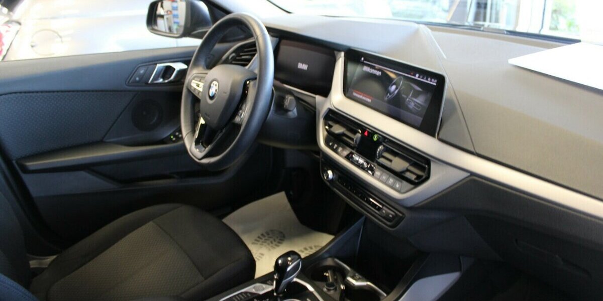 BMW 118 118i Aut. 19.998 km 21.980 &euro; Euskirchen 53881