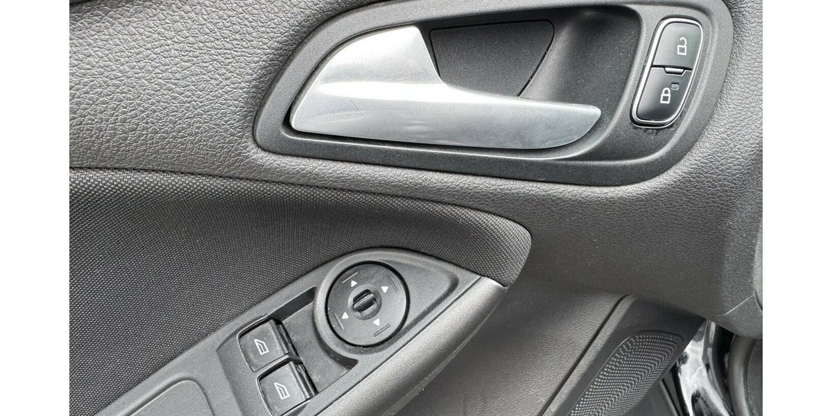 Ford Focus Klima Navi Zahnr.+Wa.-PumpeNeu SR+WR 1.Hd. 115.000 km 6.900 &euro; Erftstadt 50374