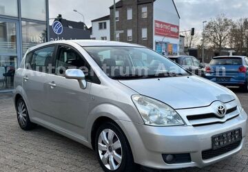 Toyota Corolla Verso 150.000 km 2.990 &euro; Eschweiler 52249