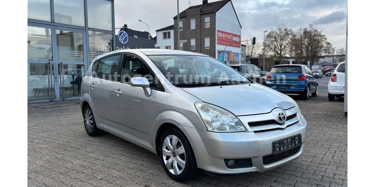 Toyota Corolla Verso 150.000 km 2.990 &euro; Eschweiler 52249