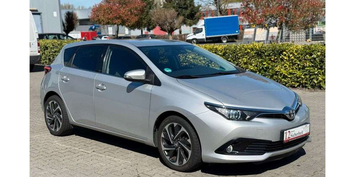 Toyota Auris 134.293 km 10.990 &euro; Alsdorf - Aachen 52477