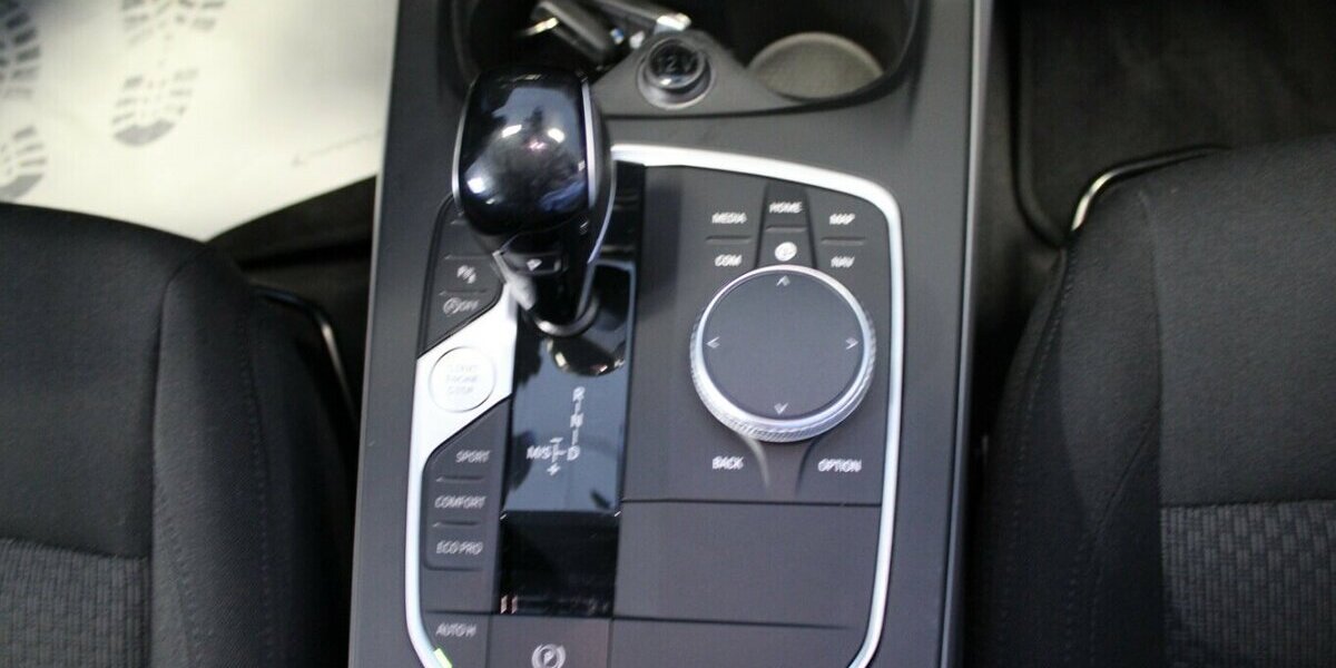 BMW 118i Aut. 19.998 km 21.980 &euro; Euskirchen 53881