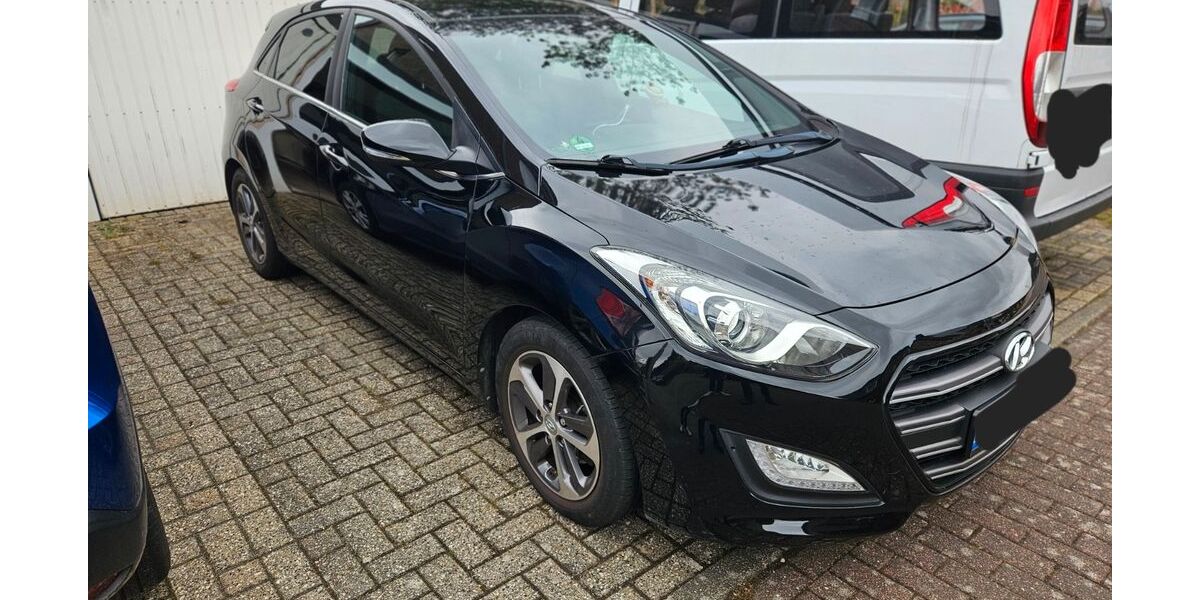 Hyundai i30 42.000 km 10.999 &euro; Würselen 52146