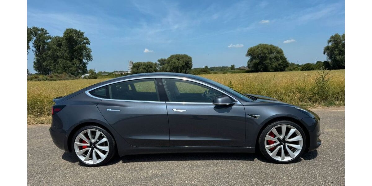 Tesla Model 3 88.129 km 24.500 &euro; Eschweiler 52249