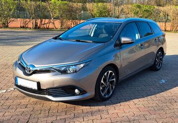 Toyota Auris 103.000 km 9.900 &euro; Eschweiler 52249