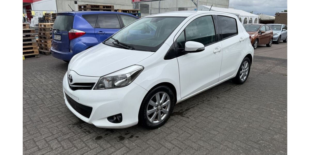Toyota Yaris 243.000 km 3.999 &euro; Euskirchen 53879