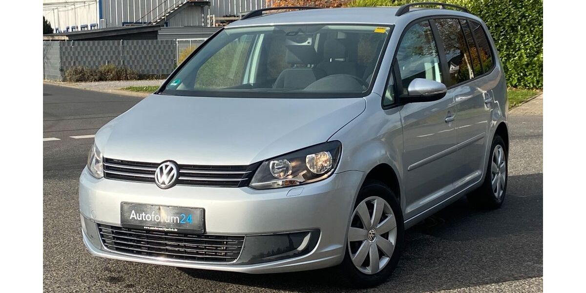 VW Touran 93.000 km 8.899 &euro; Jülich 52428