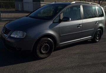VW Touran 254.000 km 2.700 &euro; Düren 52351