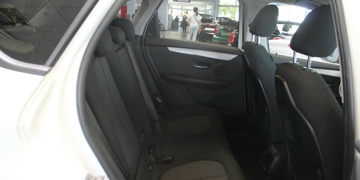 BMW 216 Active Tourer - Navi - SHZ - PDC - 1.HAND - 61.830 km 15.480 &euro; Euskirchen 53881