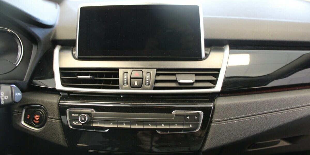 BMW 218 218d Gran Tourer Aut. Sport Line - Navi - LED 69.998 km 22.980 &euro; Euskirchen 53881