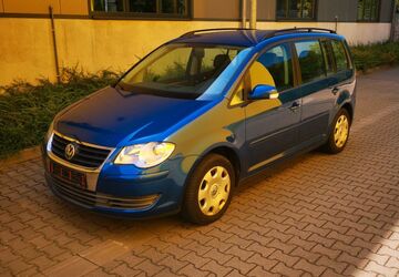 VW Touran 224.600 km 2.950 &euro; Düren 52351